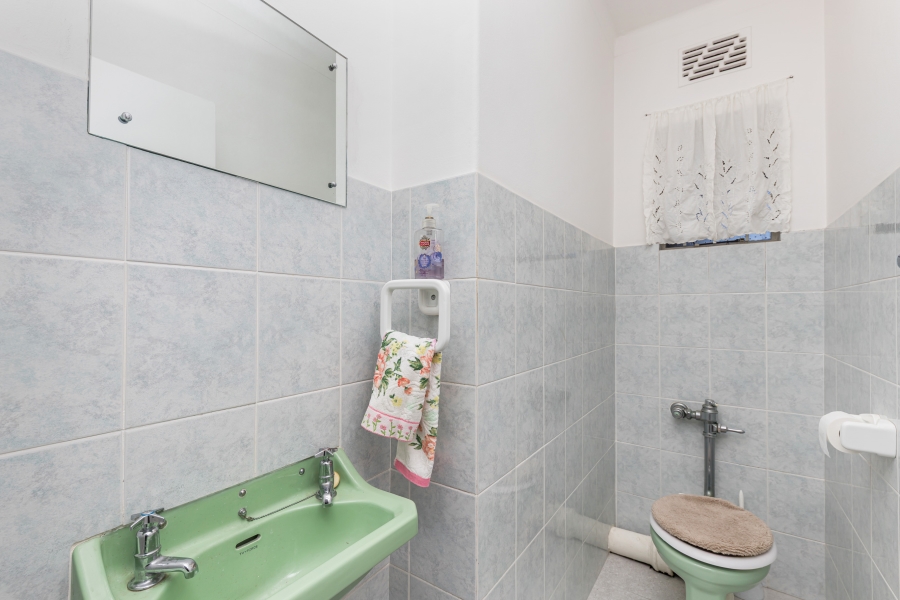 2 Bedroom Property for Sale in Sea Point Western Cape